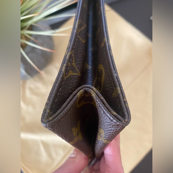 LV Toiletry 26 Monogram - Picture 6 of 15